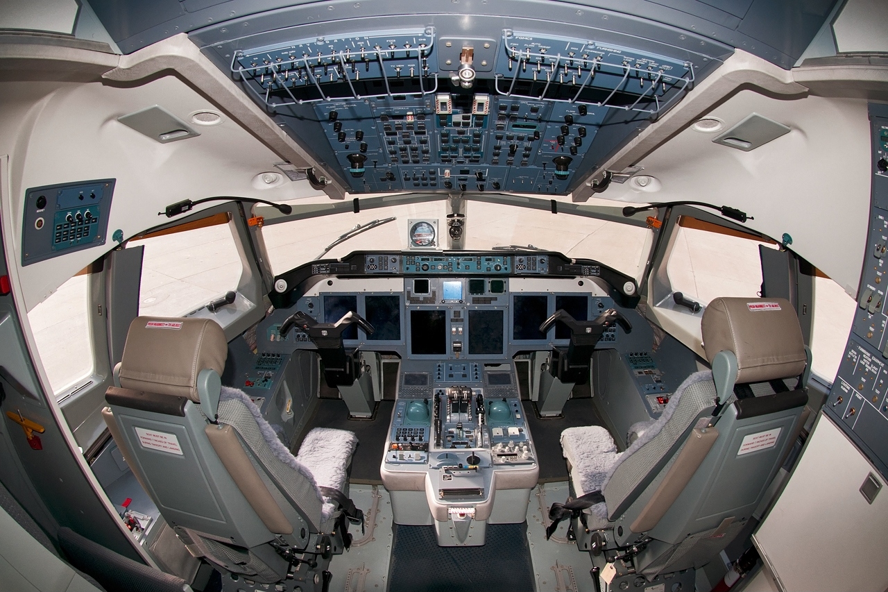 Tupolev Tu-204SM - Cockpit