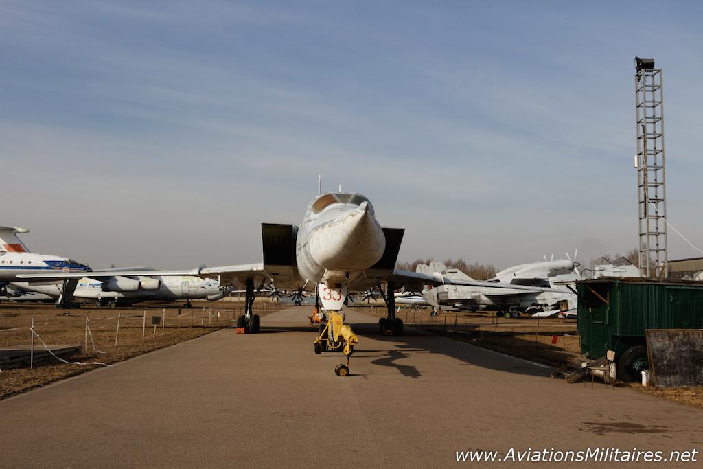 Tupolev Tu-22M3 Backfire-C vu de front par Ansierra117