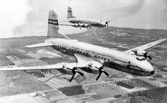 Douglas C-74 Globemaster de l'USAF en formation