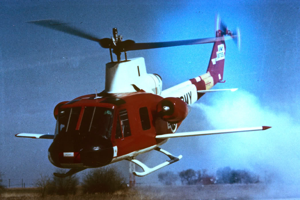 Bell 533 en vol vu de l'avant