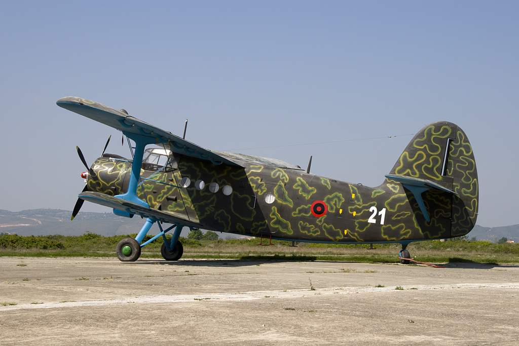 Nanchang Y-5 albanais