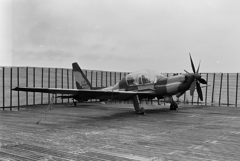 Lockheed YO-3A Quiet Star au sol