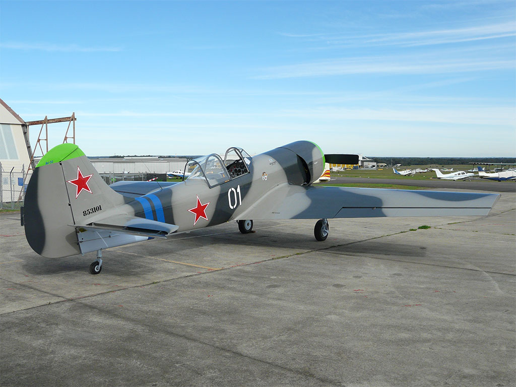 Yakovlev Yak-50 vu de l'arrière