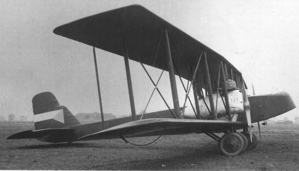 Aero A.24 au sol, vu de côté