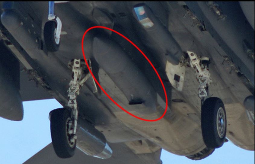 AN/ASQ-236 sous un F-15E