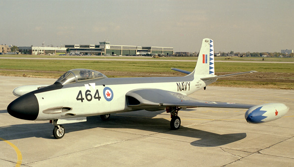 McDonnell F-2C / F2H-3 Banshee de la marine canadienne au sol