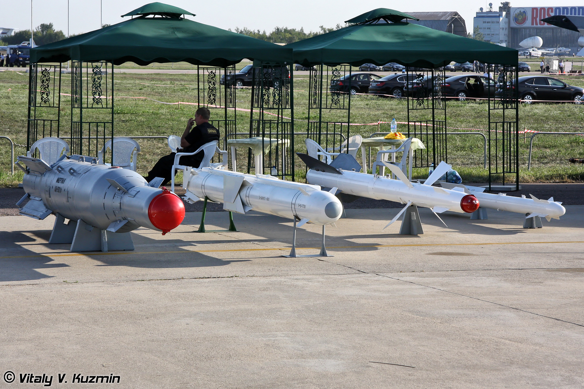 Bombes et missiles russes exposés