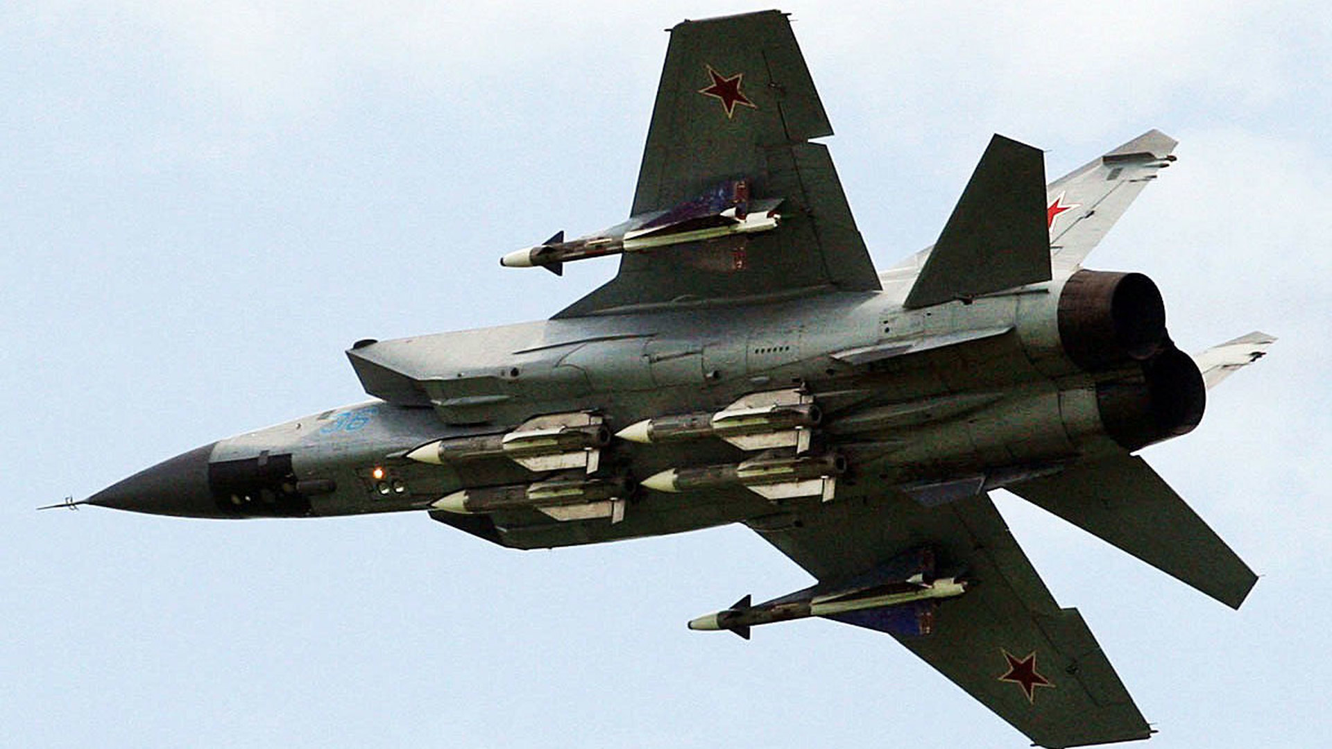 MiG-31 avec missiles R-33 et R-40