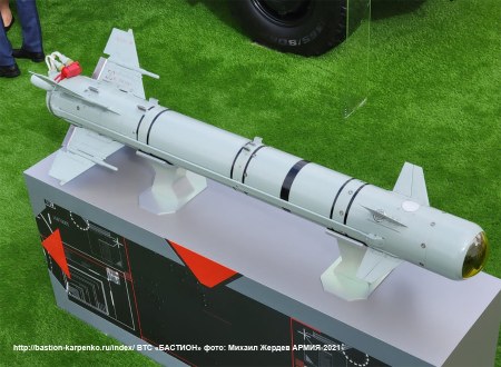 Missile Izdelye 305 exposé au salon Army 2021.