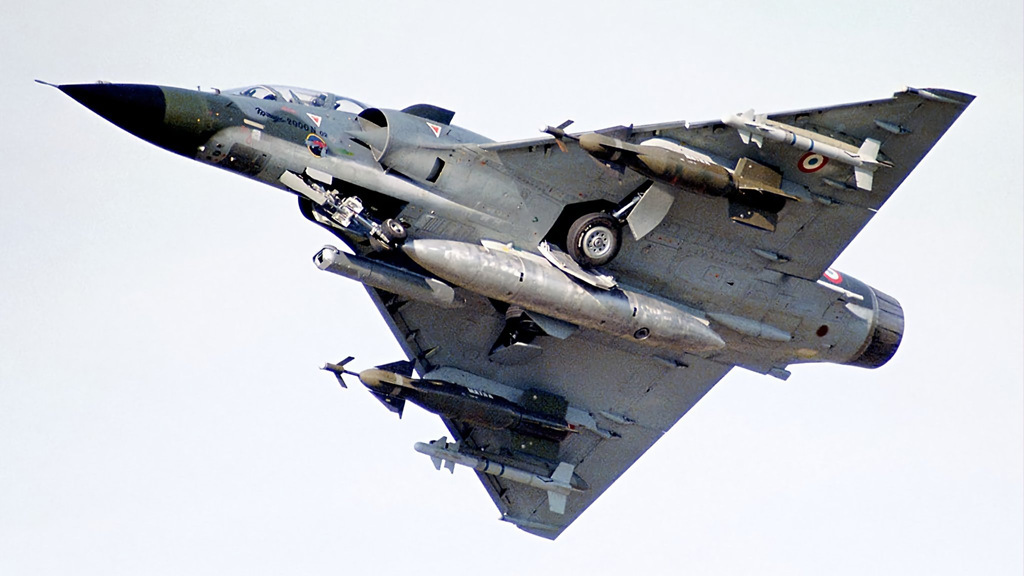 Prototype de Mirage 2000N avec BGL-1000