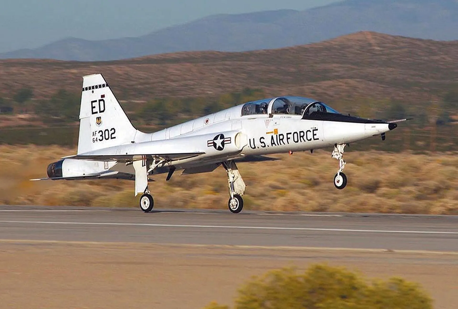 Самолет т 2. T-38 Talon. Northrop t-38 Talon. Учебно-тренировочные самолеты t-38 Talon. T38.