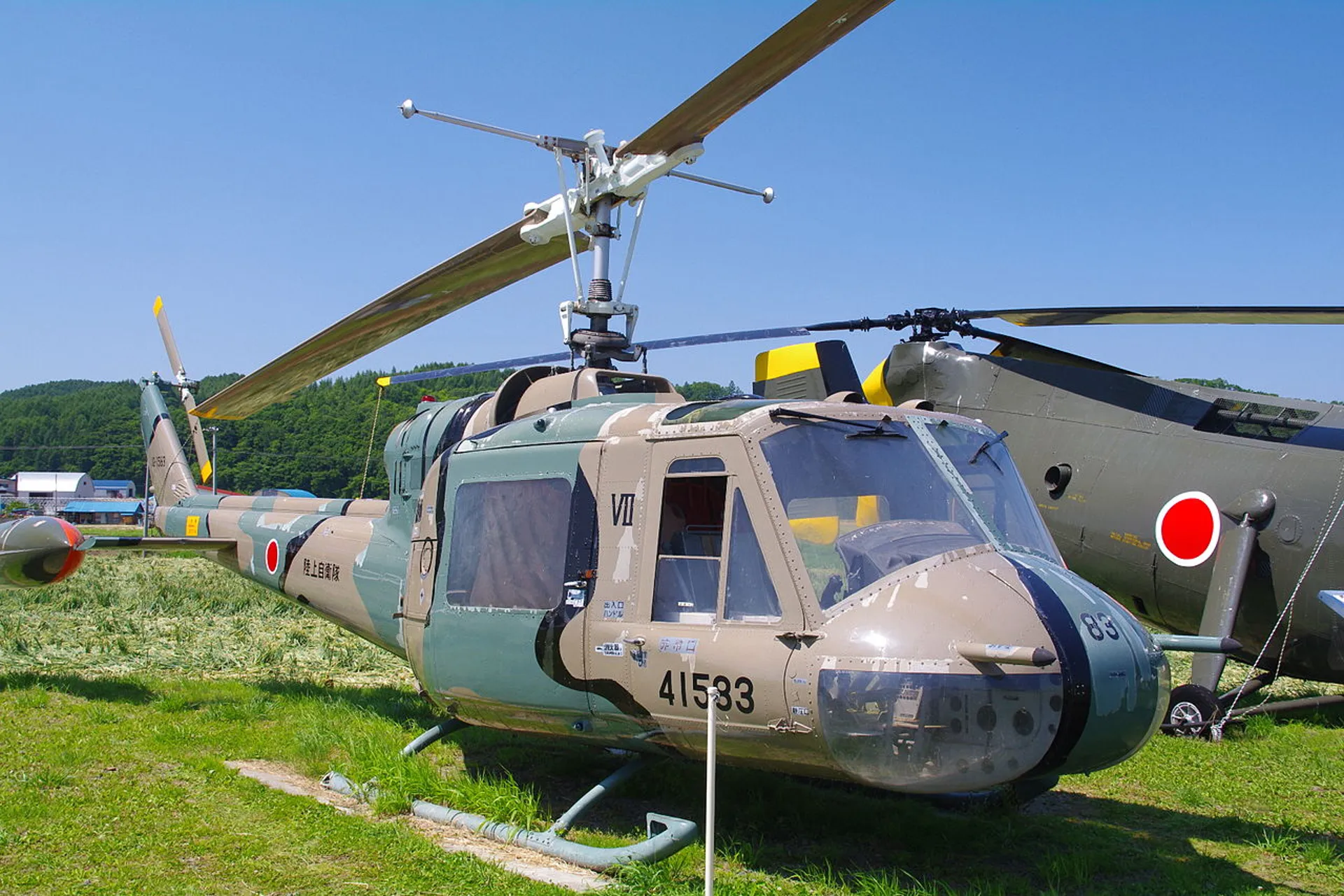 Uh 1b. Вертолёт bell uh-1 iroquois. Uh-1 хьюи вьетнам. Bell uh-1 iroquois внутри. Bell uh-1 iroquois.