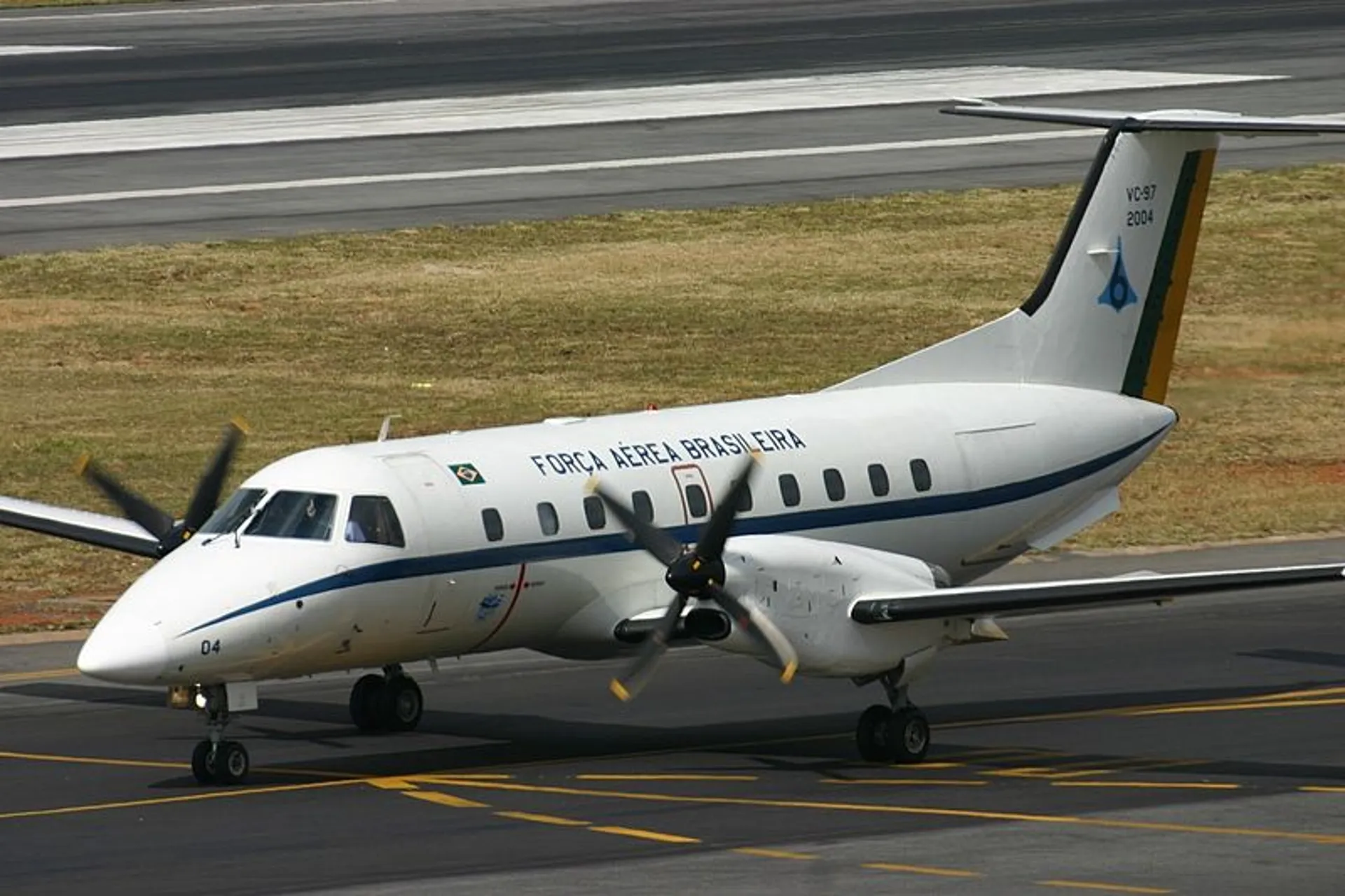 Самолет эмбраер. Бразильский самолет Эмбраер. Самолет Эмбраер 120. Embraer EMB 120 Brasilia. Эмбраер 295.