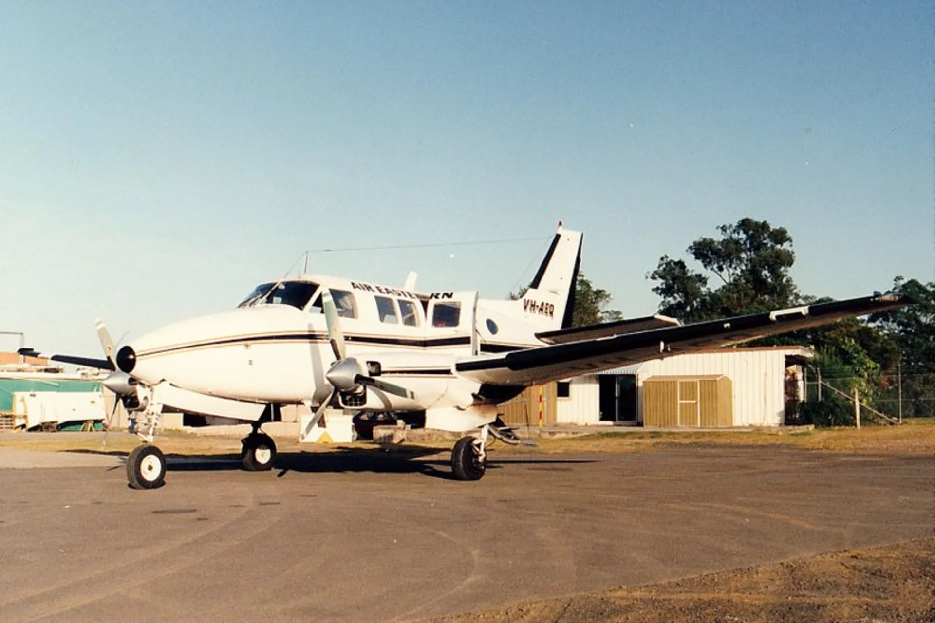 Бук 65. Beech Queen Air b80. Beechcraft Queen Air. Beechcraft 80. Air80b2.