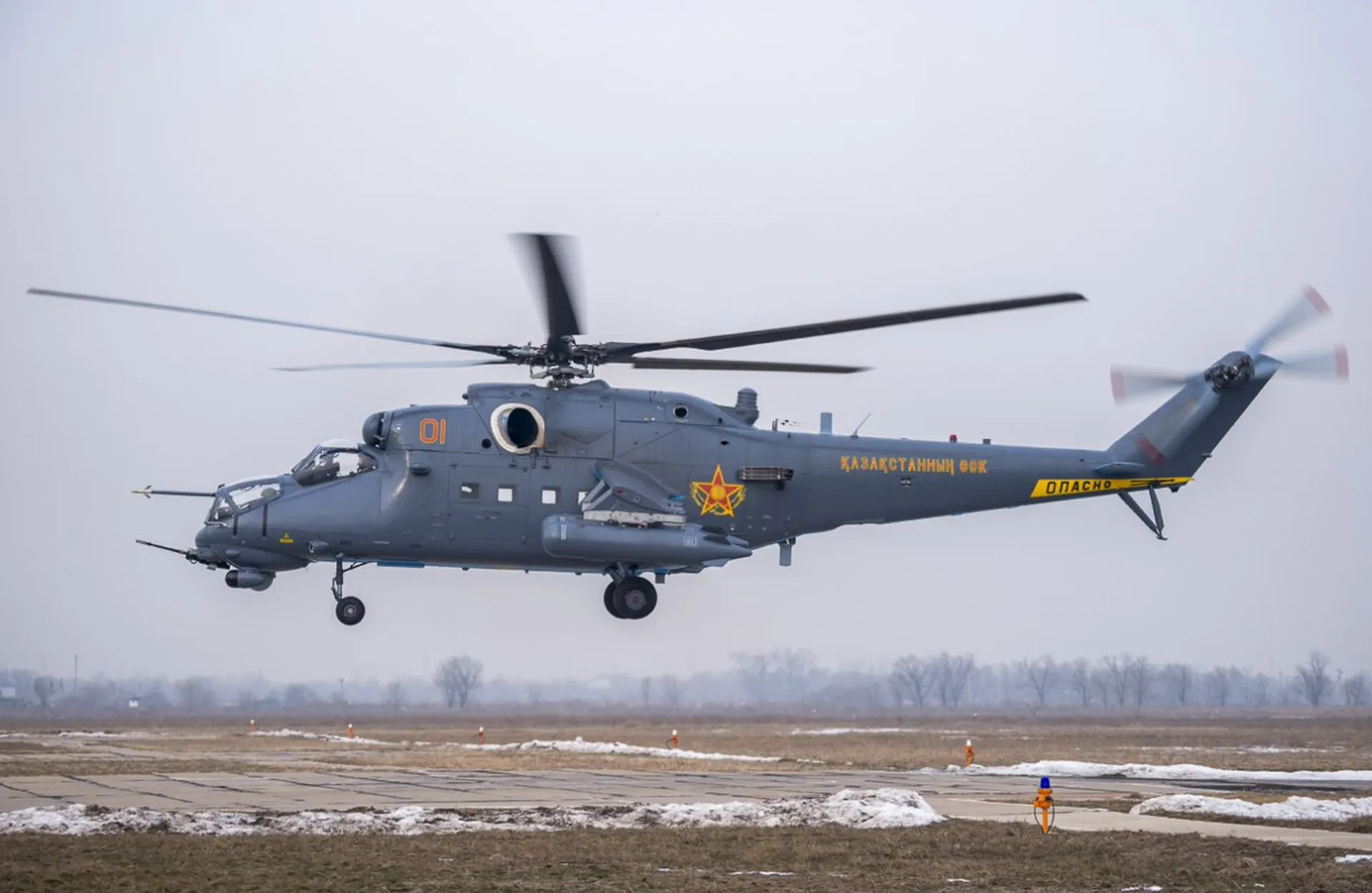 Рос 35. Ми-35м вертолёт. Ми-35 вертолет. Ми-35 ВВС Казахстана. Ми-35м вертолёт вертолёты России.