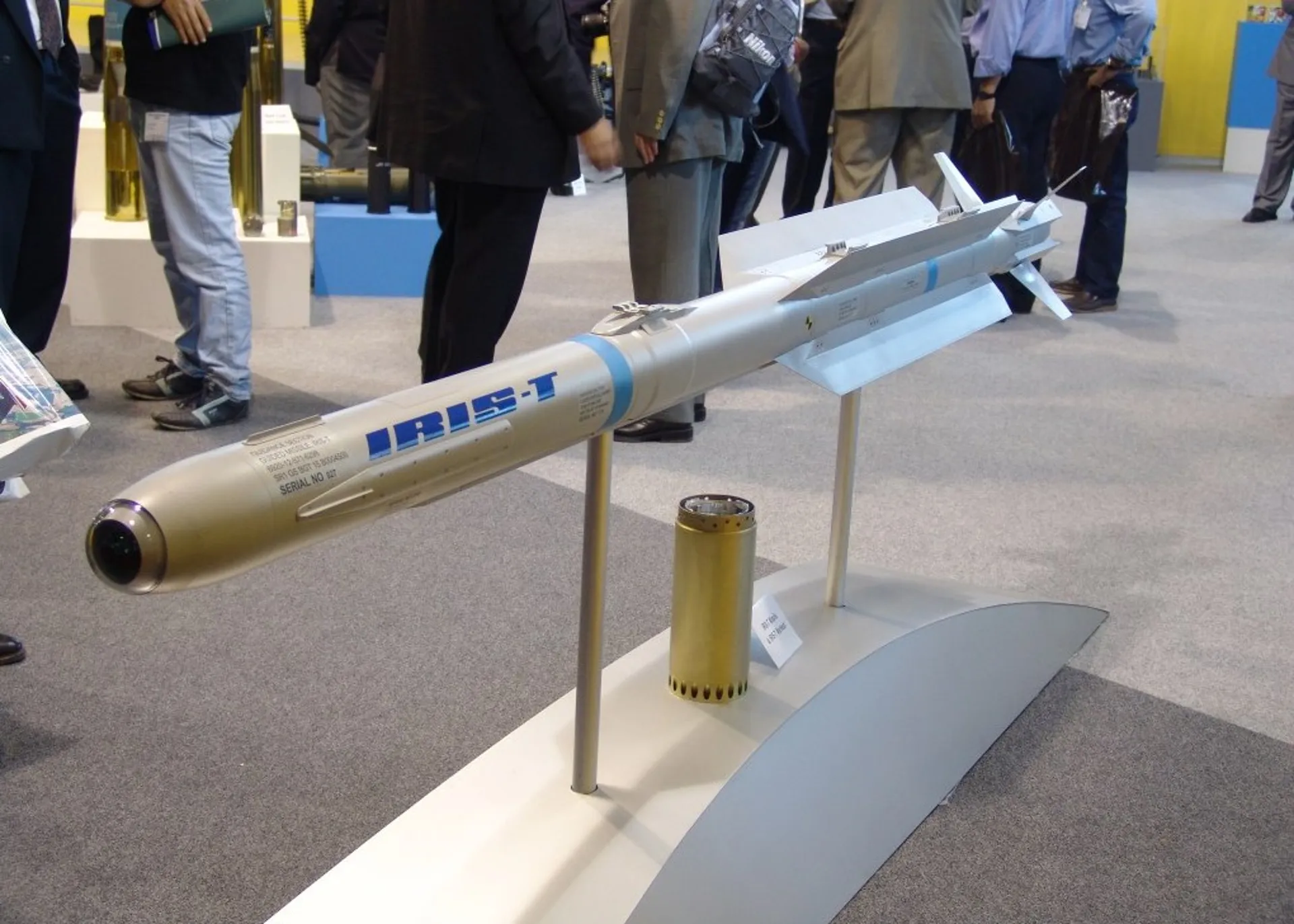 Зрк ирис. Iris-t ракета «воздух-воздух». Iris-t ракета «воздух-воздух». Iris-t ракета «воздух-воздух». Ракетами iris t.