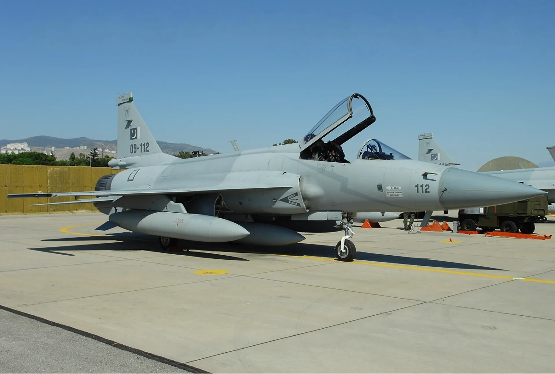 Jf 17 block 3. Истребитель JF-17 Thunder. JF-17. Pakistan Air Force JF-17 Thunder. JF-17 Block III.