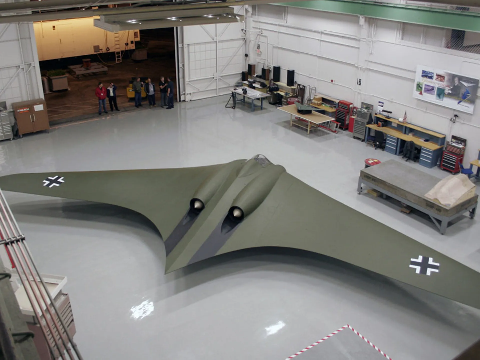 Ho 229. Horten ho IX (также Gotha go 229). Летающее крыло Horten ho 229. Horten ho 229 стелс-бомбардировщик. Ho 229 v3.